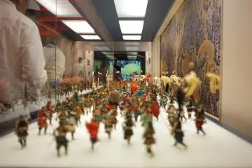 <p>Miniature display of the Summer War of Osaka garners lots of attention from the visitors</p>