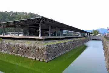<p>Life-long Study Center 'Meirin' is reflected on the water in the moat</p>