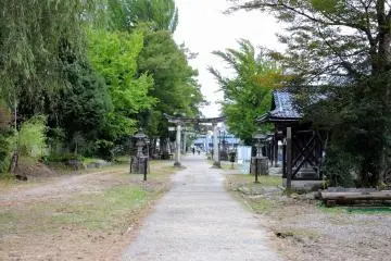 <p>In the late afternoon everyone had gone home and I was the only one there in the silent shrine</p>