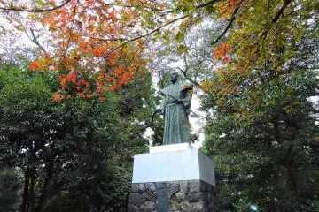 <p>The statue of Doi Toshitada, the seventh lord of Ono Han (feudal region), standing in the castle grounds</p>