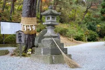 <p>At the entrance of Kenkun&nbsp;Shrine</p>