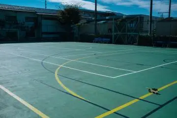 Court where you can play futsal, tennis and basketball