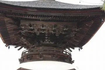 원통 모양의 탑신에 방형이 있는 것을 '다보탑'이라고 부른다