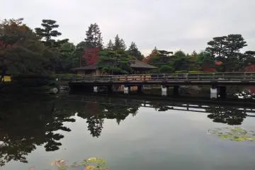 Here is the park's Japanese-style garden. Breathtaking reflections