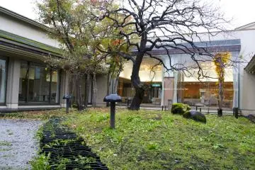 <p>The hotel's beautiful little garden situated in the middle of the hotel grounds so that it can be admired from both the lobby and the restaurant</p>