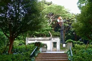 <p>The ruins of a former foreign settlement building destroyed in the 1923 earthquake.</p>