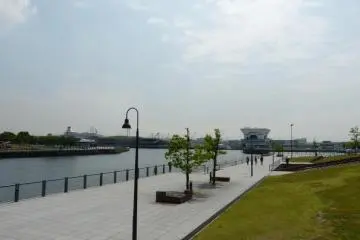 Looking towards Osanbashi Pier.