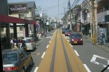 <p>Mixing it with the traffic on Enoshima's streets</p>