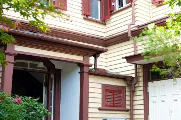 <p>Pintu masuk ke Rhine House
&nbsp;</p>