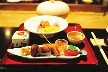 <p>Dinner mainly consisted of mountain foods, which were as colorful as seafood</p>