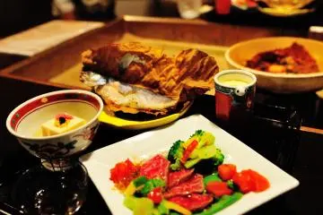 <p>Hida beef marinade and freshwater fish broiled with salt</p>