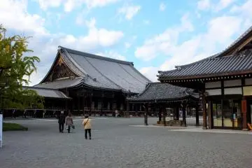 <p>Nishi Honganji is a huge complex</p>