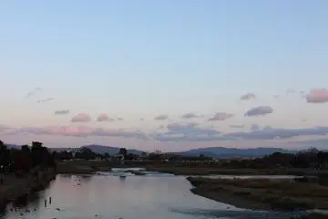 카츠라가와, 토게츠교 위에서 히가시야마를 임하다