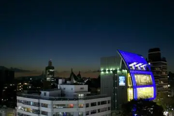 <p>Beautiful sky view from Tokyu Plaza's rooftop</p>