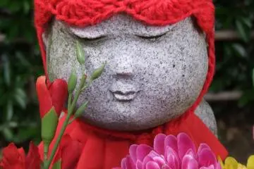 Esta estatua es nueva y bien cuidada
