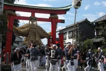 The parade begins.