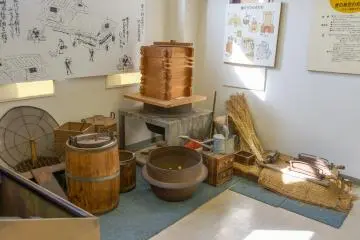 <p>Alat tradisional pembuat natto&nbsp;</p>