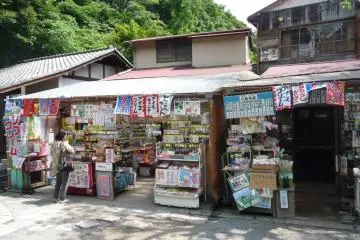 Catch your breath, relax a bit, find a tasty snack or drink, or buy some souvenirs at these little shops