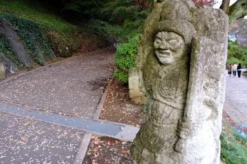 화사한 후도묘오 불상