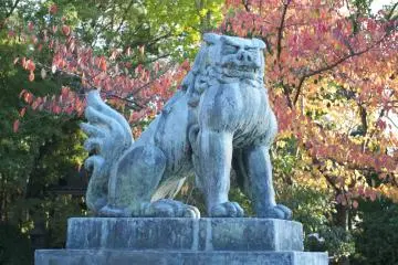 <p>Details at Hokoku-jinja Shrine</p>