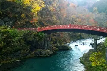 สะพานชินเกียว (神橋 - Shinkyo Bridge)