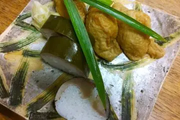 <p>เซ็ตรวมที่ผสมสุดยอดของดีของร้านมาในจานเดียวกันนั่นก็คือ Saba Sushi และ Inari Sushi&nbsp;</p>