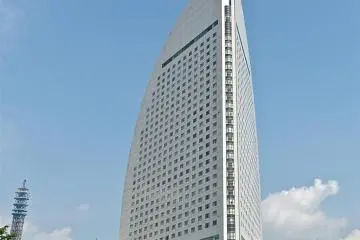 Intercontinental Hotel hanya berjarak 1 menit saja