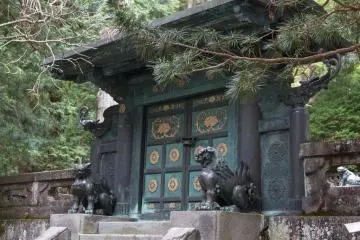 <p>Tomb of Tokugawa Ieyasu on the top of the hill, tucked away from the crowds in the main area</p>