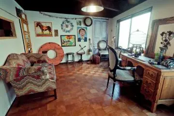 <p>ห้องโถงพักผ่อนบริเวณชั้นสอง</p>