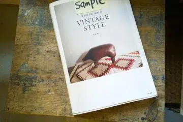 <p>VINTAGE STYLE เป็นหนังสือ Look Book ของ BROWN ที่ออกวางขายทั่วประเทศ ซึ่งในร้านนั้นมีจำหน่ายด้วย สามารถสะท้อนสไตล์ที่มีเสน่ห์เฉพาะตัวนี้ได้เป็นอย่างดีทีเดียว</p>