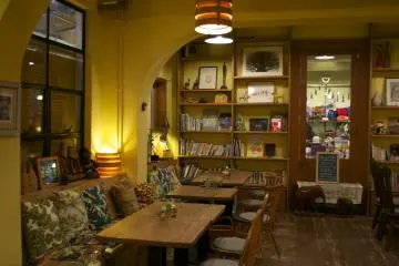 <p>The cozy interior</p>