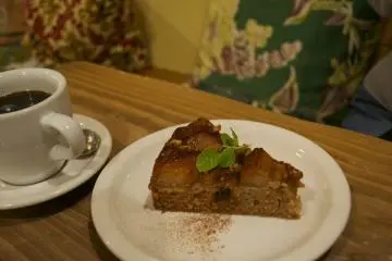 <p>Close up of the apple cake</p>