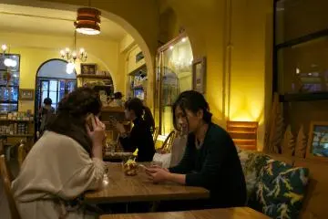 <p>Feel like catching up with your friends? Caf&eacute;&nbsp;Moderark Pharm&nbsp;offers a cozy environment</p>