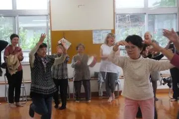<p>Group dance session&nbsp;</p>