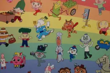 <p>There are many characters in the Anpanman anime. There are some of them on this wall</p>