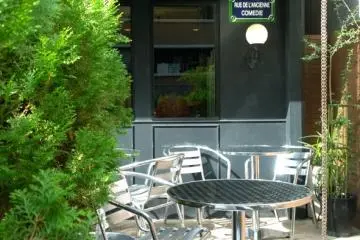<p>อีกมุมที่ให้เรานั่งชิลล์ไปพร้อมความอร่อยที่&nbsp;Le Petit Mac - Oike (ル・プチメック 御池)</p>