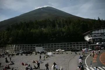 5th stage parking lot - no tour busses beyond here