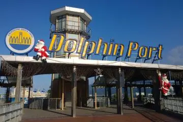 <p>ตรงกลางของ Dolphin Port (Kagoshima Water Front) นั้นเป็นประภาคารจำลองเก๋ๆ ที่ยามค่ำนั้นจะเปลี่ยนเป็นไฟแสงสีต่างๆ ได้อย่างสวยงาม</p>