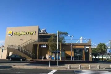 <p>อีกด้านหนึ่งของ&nbsp;Dolphin Port (Kagoshima Water Front) มอลล์ริมทะเลเก๋ๆ&nbsp;</p>
