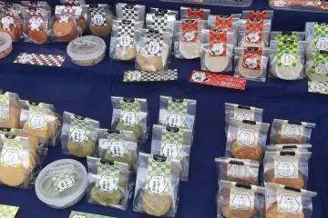 <p>Cookies and sweets to buy and take home with you</p>