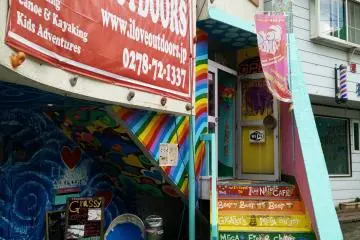 <p>Everything about the place is bright and cheery</p>