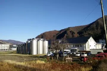 <p>Shirataki&nbsp;Brewery in the heart of Yuzawa</p>
