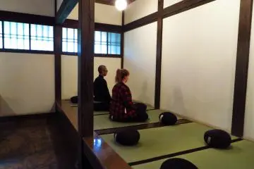 <p>Bungyo and I practicing zazen</p>
