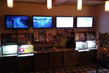 <p>The information area with live weather and traffic conditions</p>