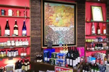 <p>Local art and sake</p>