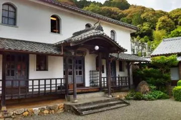 The entrance to the Kaimei School