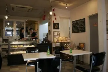 <p>Caf&eacute; interior</p>