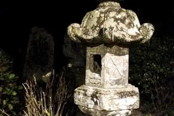 <p>A tōrō is a traditional Japanese lantern made from stone, wood, or metal. They are often found at both Buddhist and Shinto temples and shrines.</p>