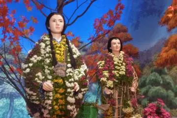 <p>The flower 'clothing' of these figures was really impressive.</p>