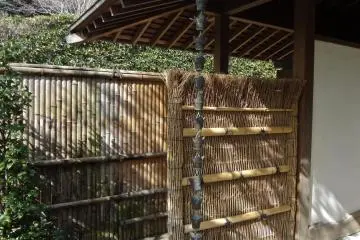 <p>ทางเข้าห้องทำพิธีชงชา</p>